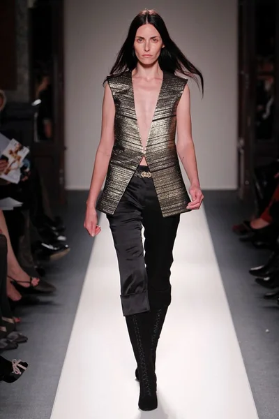 Look 18